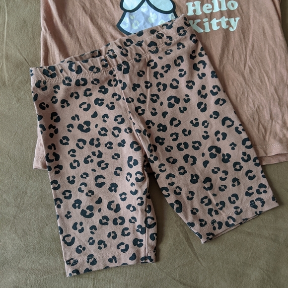 Matching Set - Picture 4 of 8